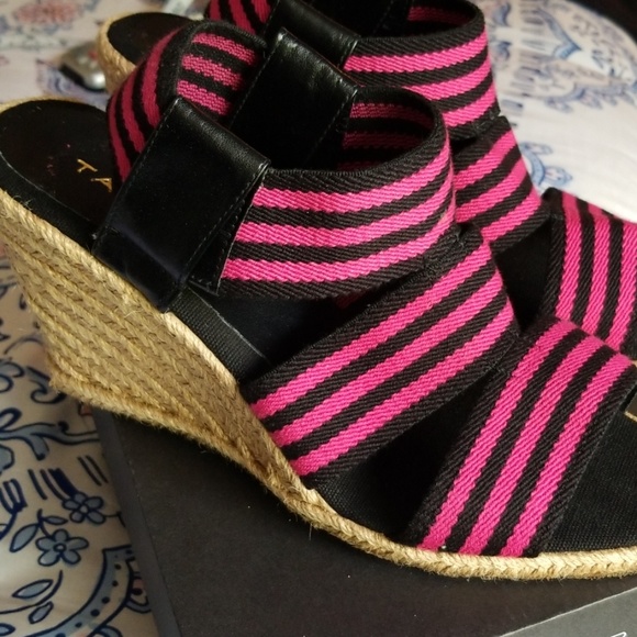 Tahari espadrille wedge - Picture 2 of 5
